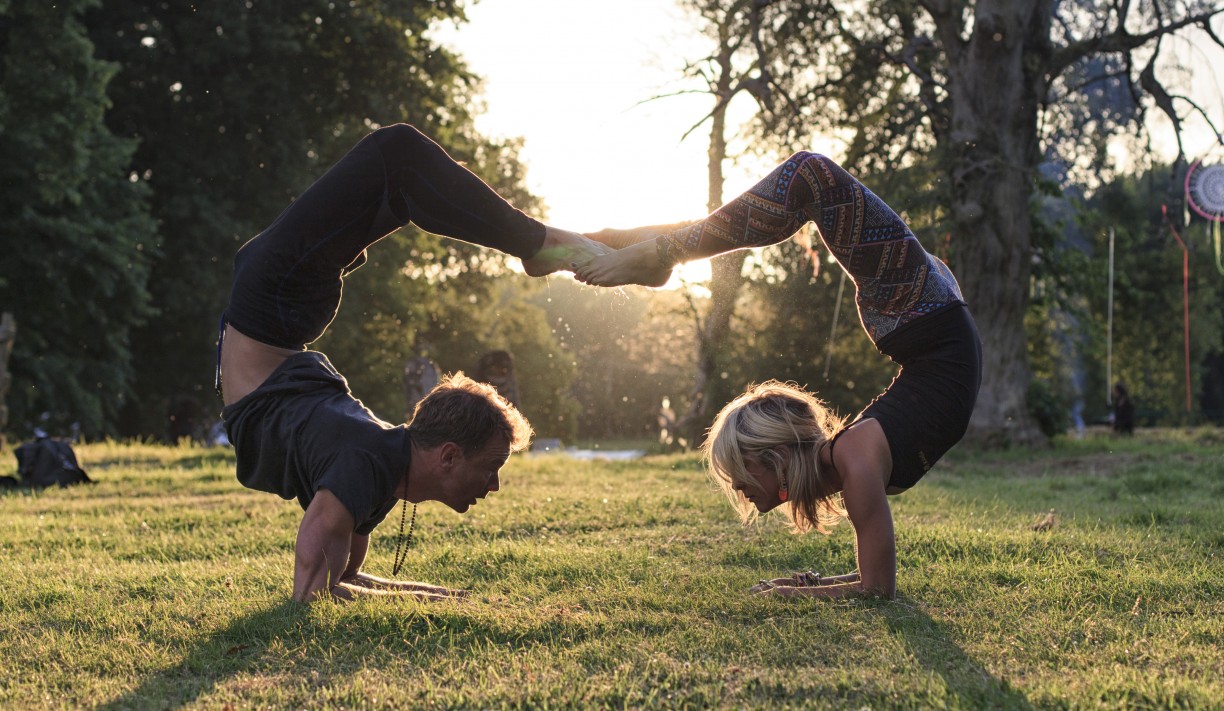 Emma Bonnici & Davin Jones Kanga Yoga Scorpio love at Yoga Connects Festival